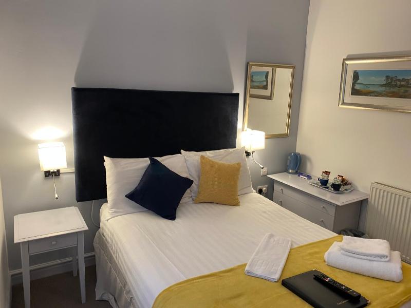 Double Room with Private Bathroom image 1