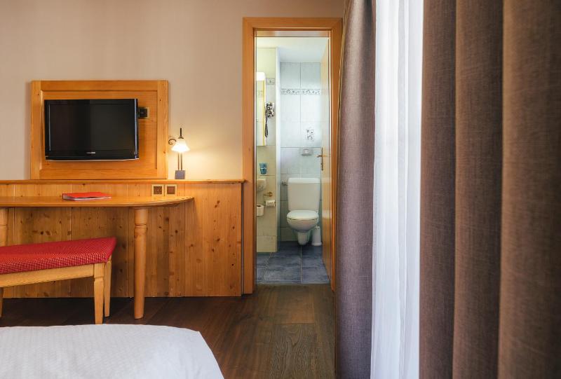 Double Room with Balcony image 3
