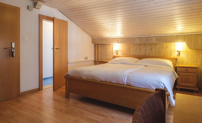 Double Room image 3