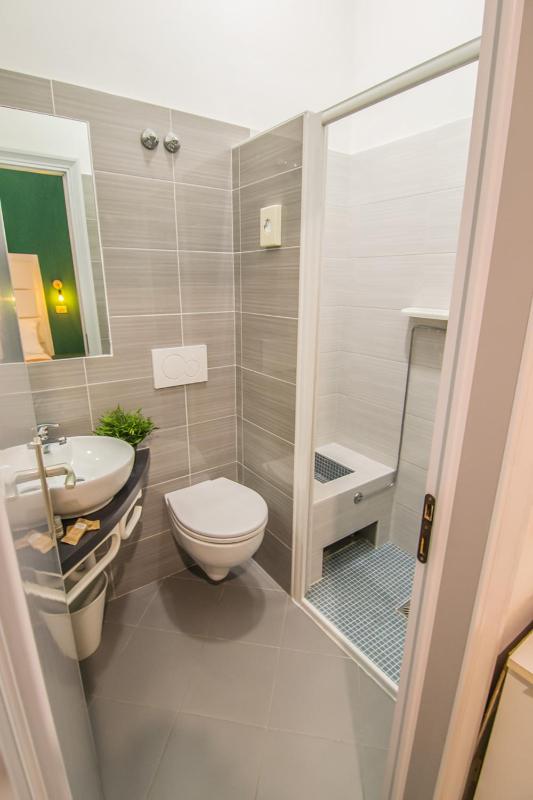 Small Double Room image 1