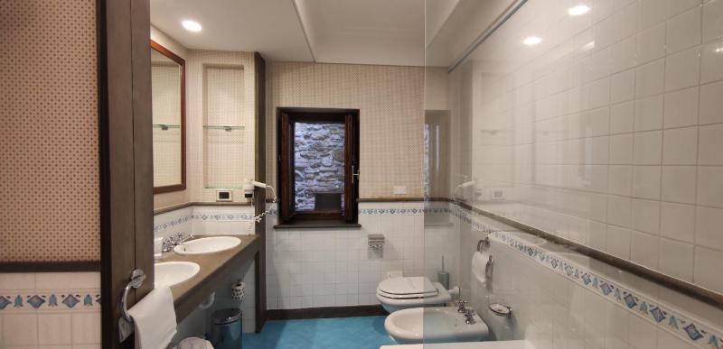 Double Room with Balcony image 3