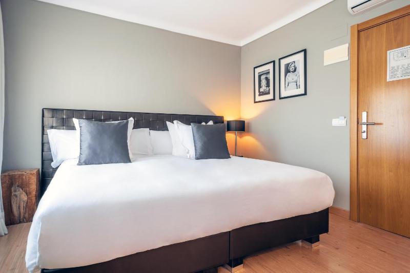 Superior King Room image 4