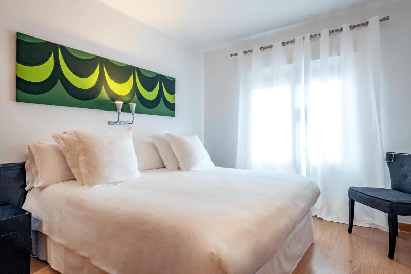 Standard Double Room image 4