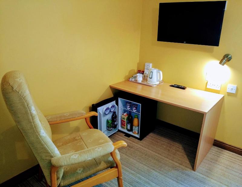 Large Single Room image 1