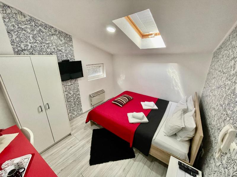 Classic Double Room image 4