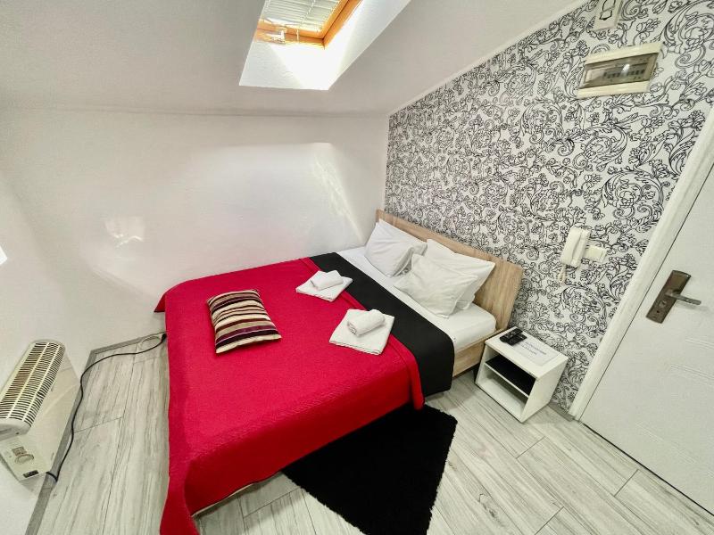 Classic Double Room image 1