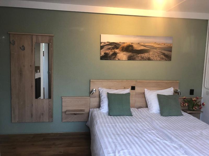 Comfort Room with Bath - Pets allowed image 3