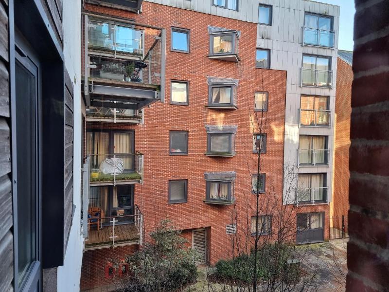 High Street - 2BD Apt - King Beds - Parking - Wise Stays - image 4