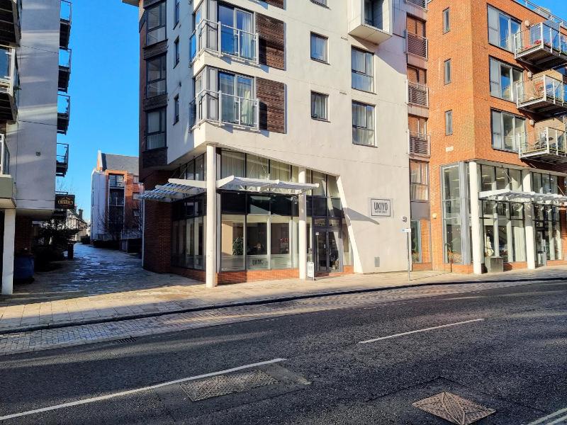 High Street - 2BD Apt - King Beds - Parking - Wise Stays - image 34