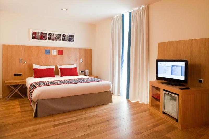 Standard Double Room image 2