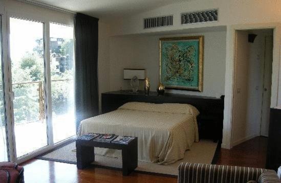 Superior Junior Suite with Balcony image 4