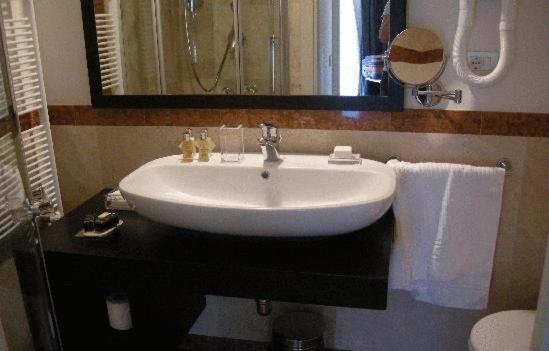 Deluxe Suite image 4