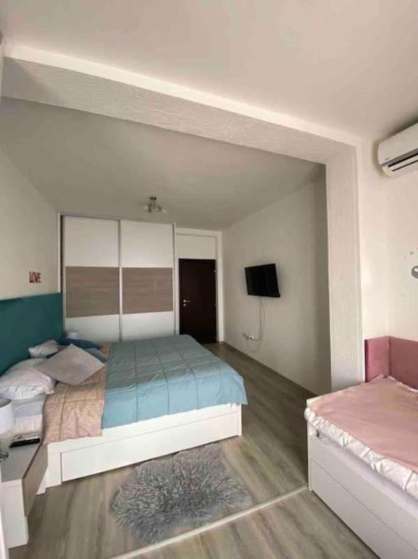 One-Bedroom Apartment image 3