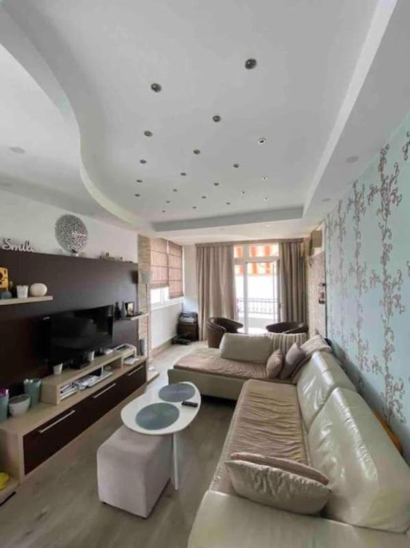 One-Bedroom Apartment image 4