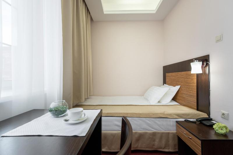 Standard Double Room image 3