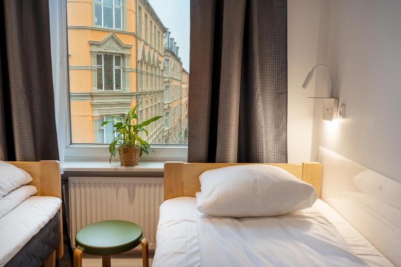 Twin Room image 3