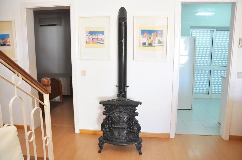 Stylish and well-equipped private pool close to amenities free AC and Wifi - image 20