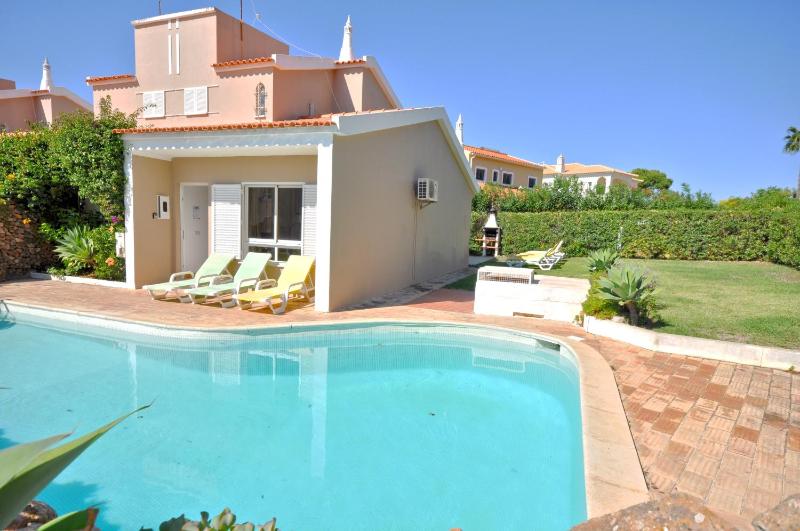 Stylish and well-equipped private pool close to amenities free AC Wifi - image 24