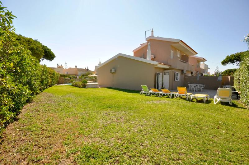 Stylish and well-equipped private pool close to amenities free AC Wifi - image 17