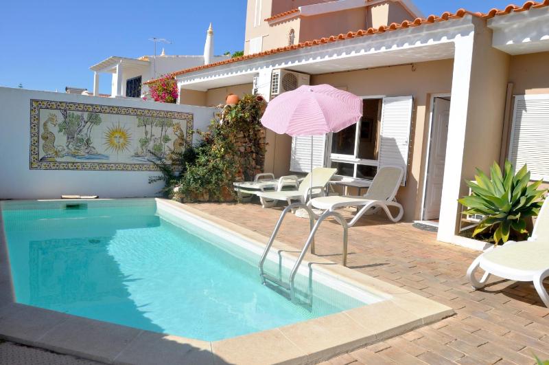 Stylish well-equipped private pool close to amenities free AC Wifi - image 15