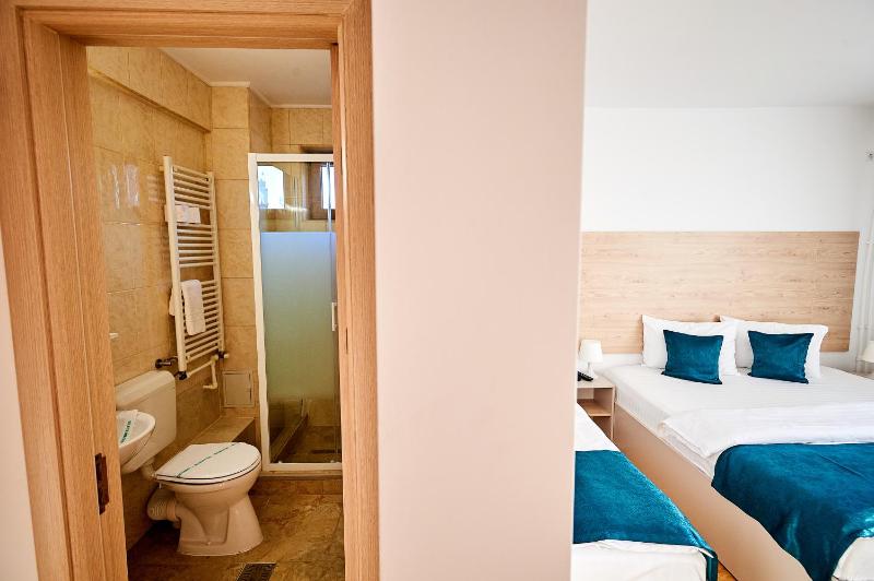 Triple Room with Balcony image 2