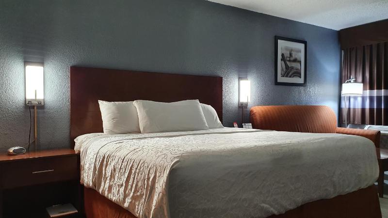 King Room with Kitchenette image 4