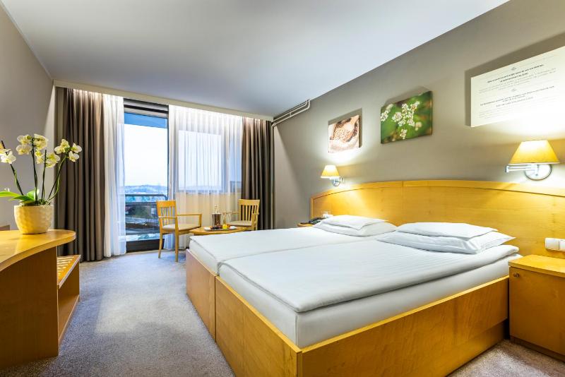 Standard Double Room with Balcony image 3