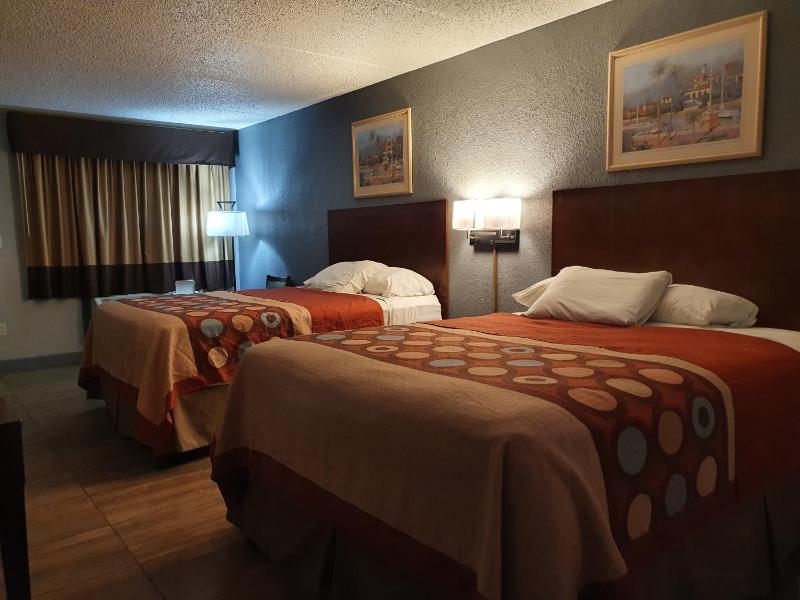 Queen Room with Two Queen Beds image 3