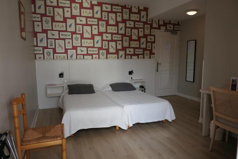 Twin Room image 4
