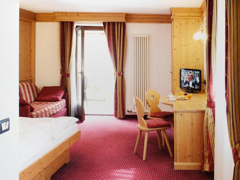 Junior Suite (2 Adults) image 1