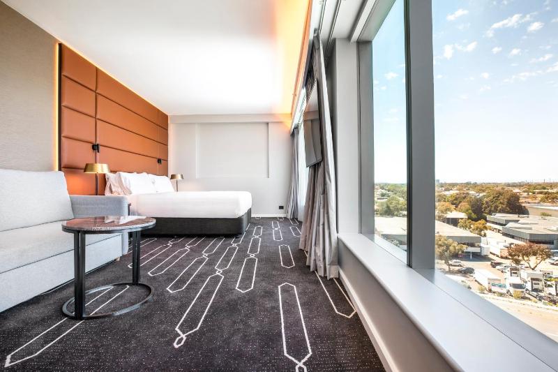 Premium King Room - High Floor image 3