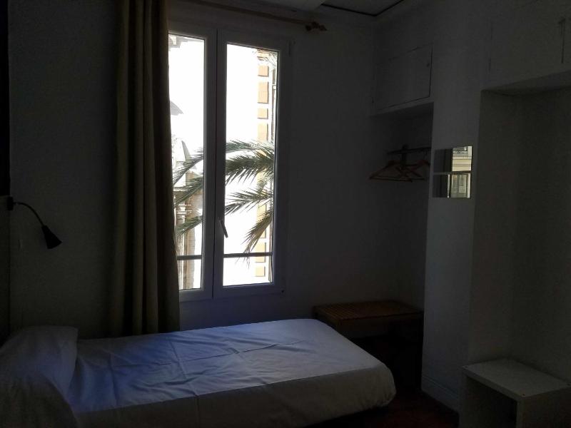 Double Room with Shared Bathroom image 2