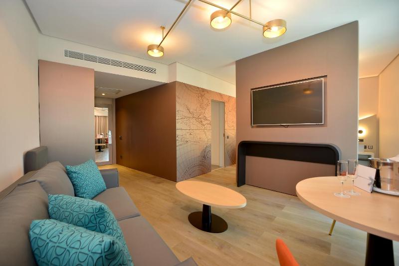 Family Suite Deluxe (2 Adults + 2 Children) image 2