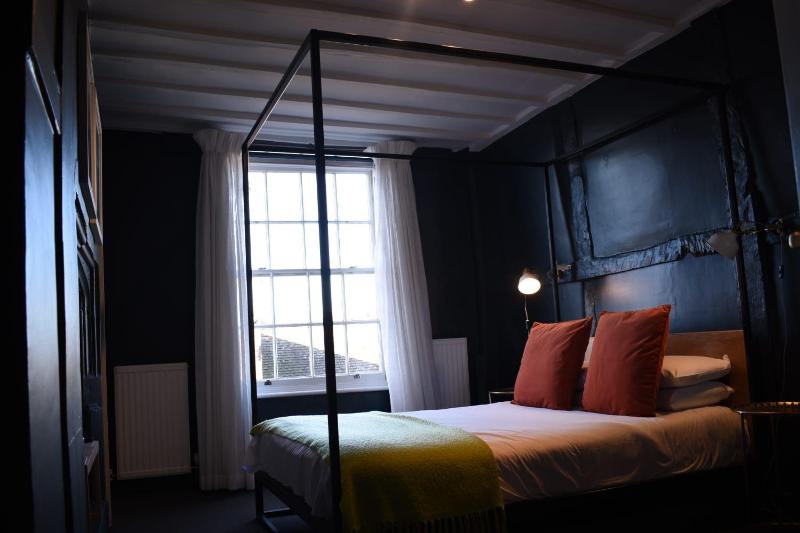 Standard Double Room image 3