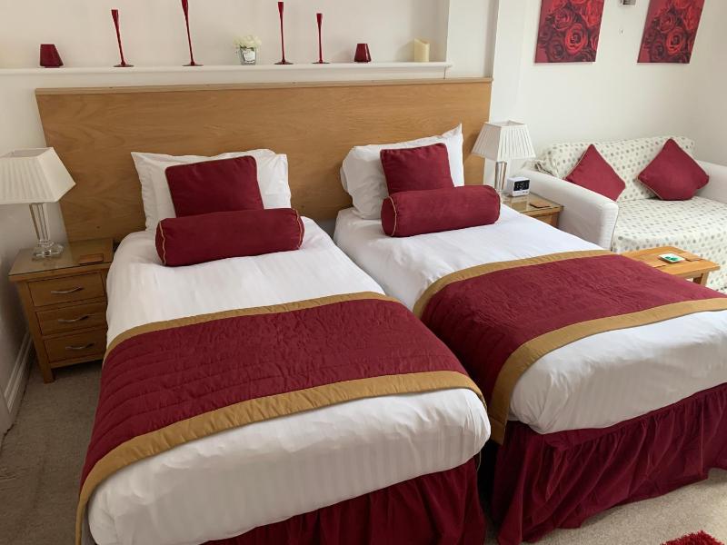 Superior Double Room image 3