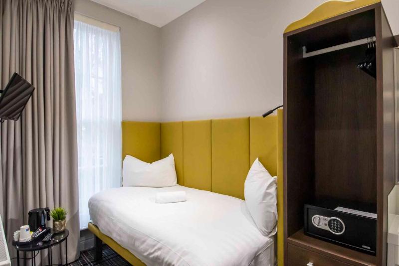 Single Room image 3