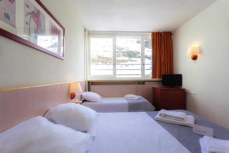 Standard Triple Room image 4