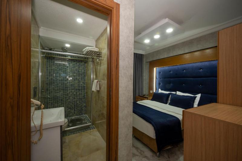 Economy Double Room image 3