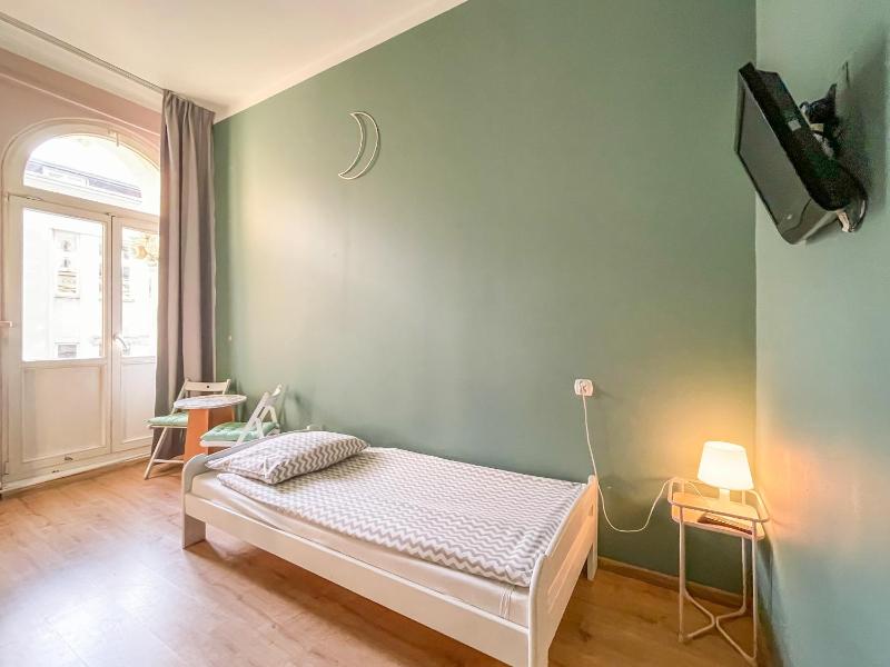 Triple Room with Shared Bathroom image 4