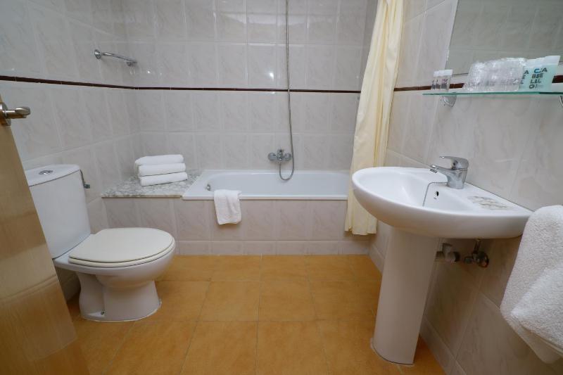 Triple Room Interior image 2