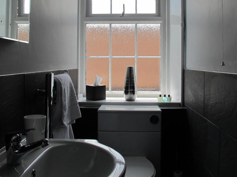 Single Room image 3
