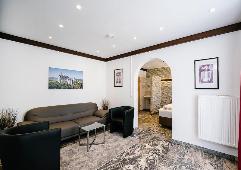 Deluxe Double Room with Balcony image 3