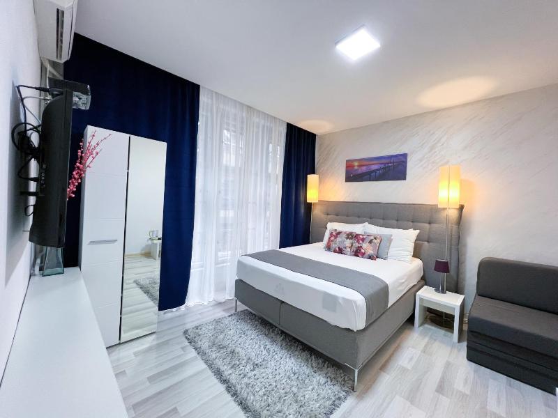 Double Room image 2