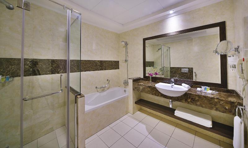 Deluxe Large Twin Room image 3