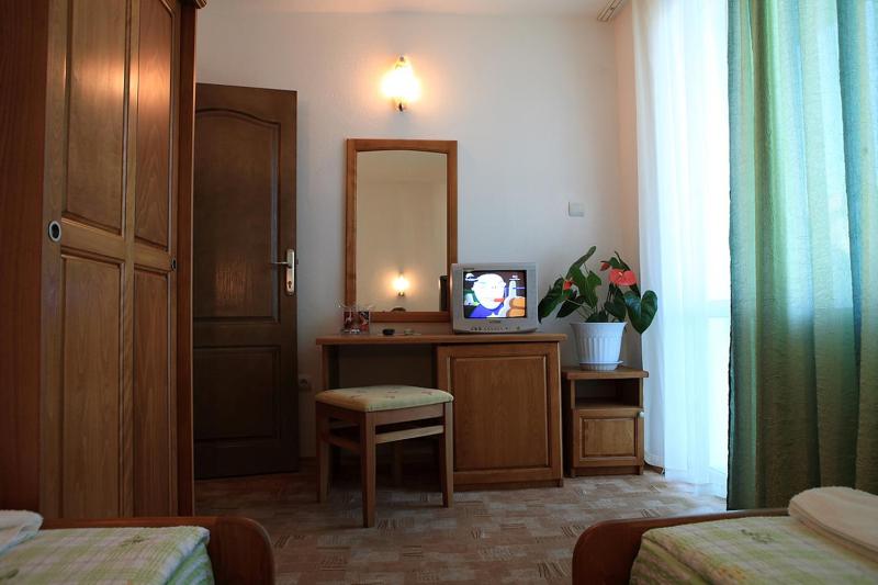 Budget Double Room image 3