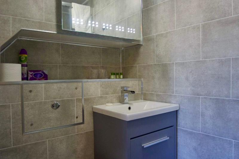 Double Room with Private Bathroom image 4