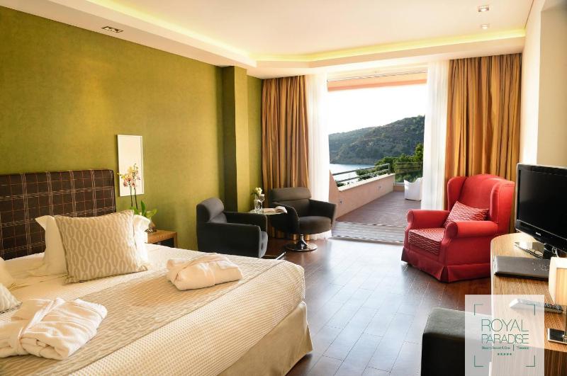 Royal Suite with Sea View & Outdoor Spa Bath image 4