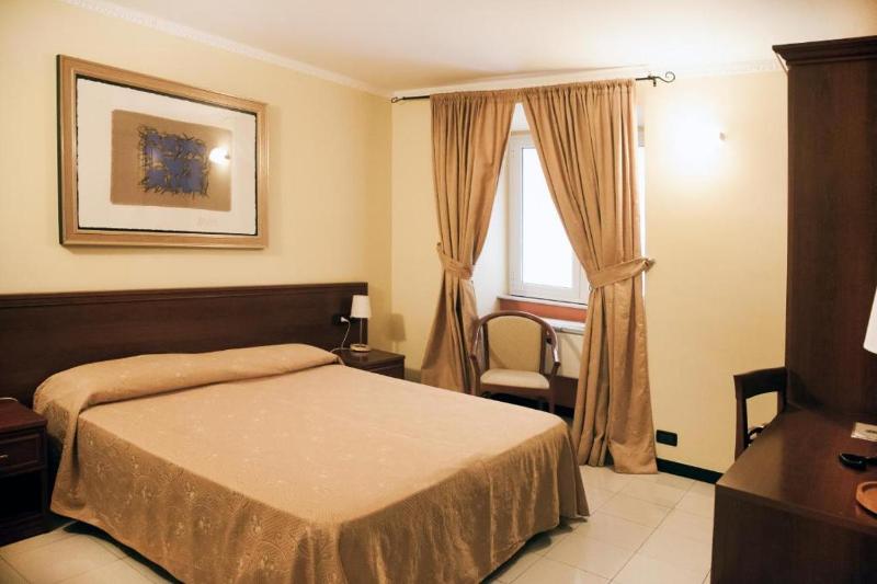 Economy Double Room image 2