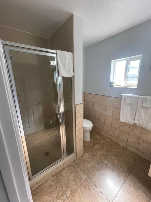 Standard Queen Room image 2