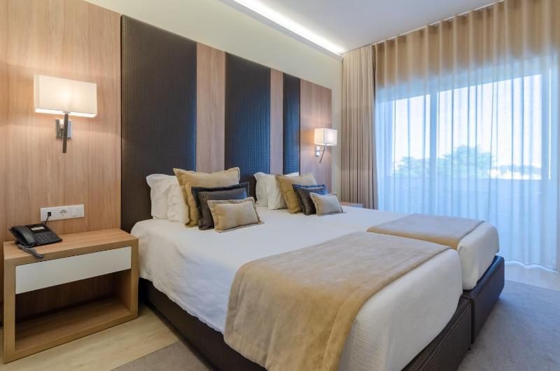 Superior Twin Room image 4